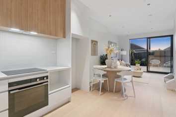 7/34 Holland Avenue, Point England
