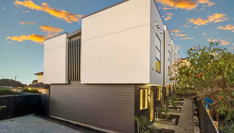 7/34 Holland Avenue, Point England
