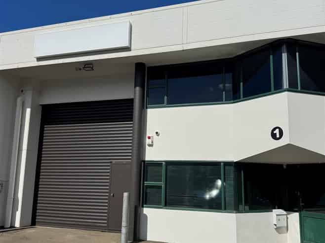 Central Hutt Warehouse with Parking