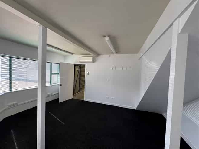 Central Hutt Warehouse with Parking