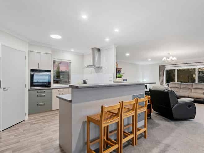 8 Utopia Park Heights, Welcome Bay