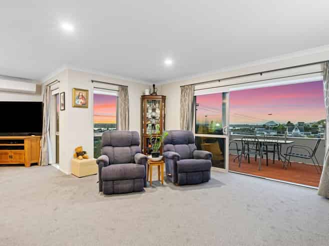 8 Utopia Park Heights, Welcome Bay