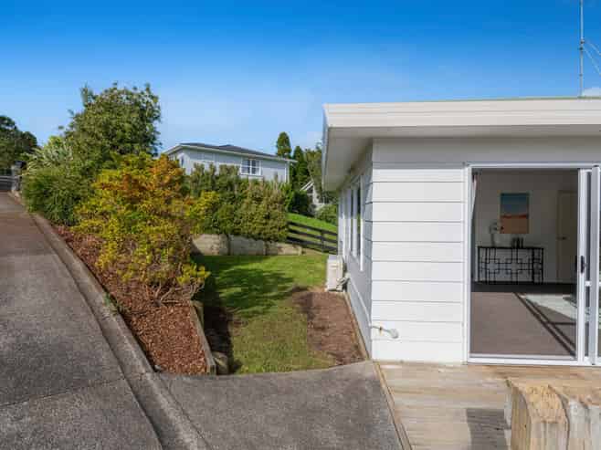 1 Weka Close, Red Beach