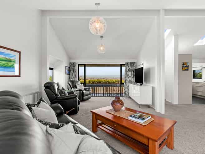 37 Hikanui Drive, Havelock North