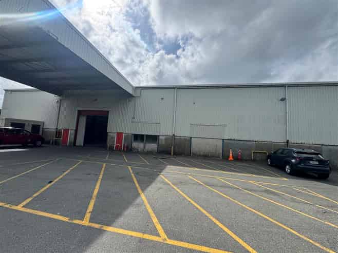 High Stud Warehouse in Central Location
