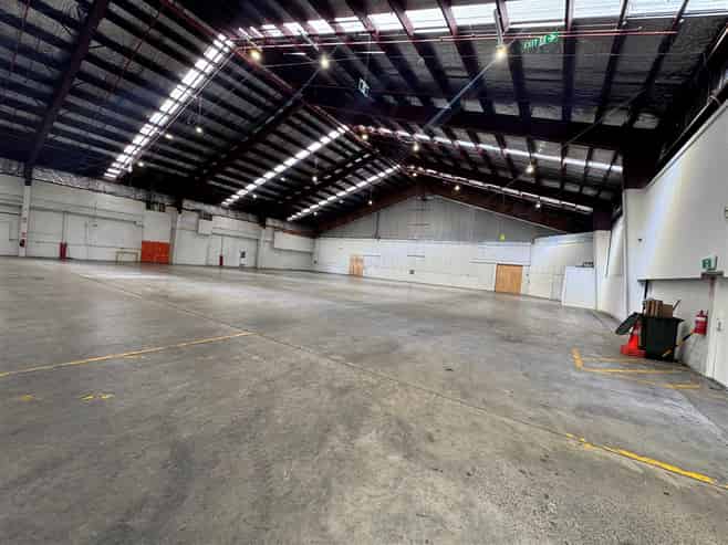 High Stud Warehouse in Central Location