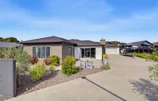 18 Petrel Close, Paraparaumu Beach