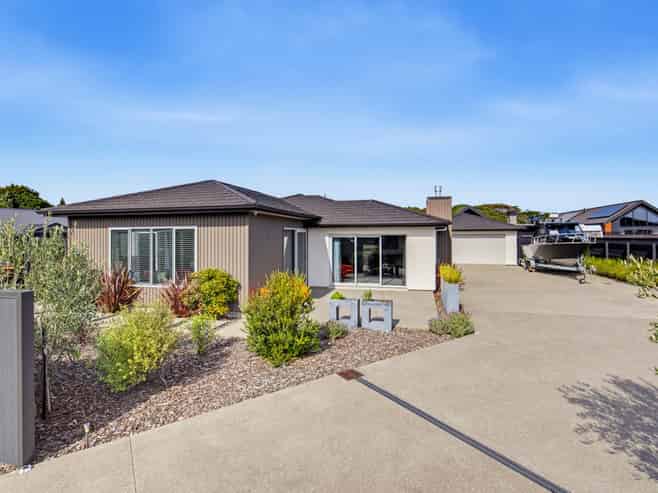 18 Petrel Close, Paraparaumu Beach