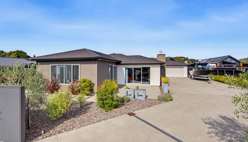 18 Petrel Close, Paraparaumu Beach
