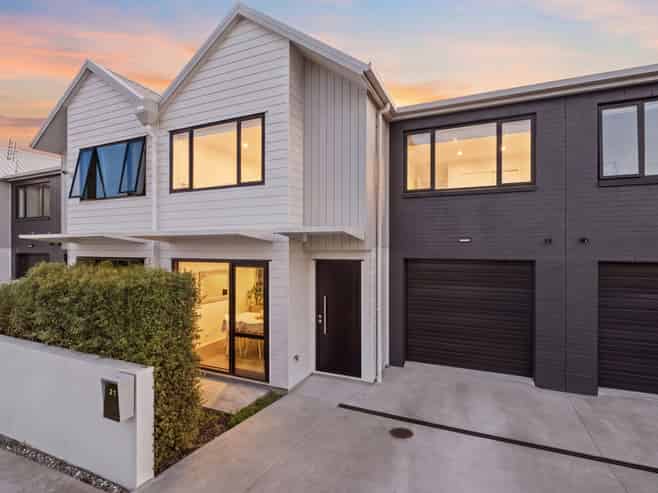 21 Seafarer Crescent, Stanmore Bay