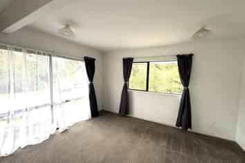 69 Easton Park Parade, Glenfield