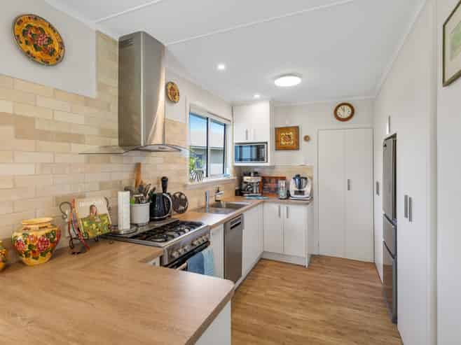 14 Oxford Street, Holmes Hill