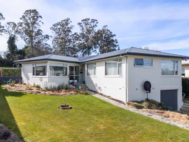 14 Oxford Street, Holmes Hill