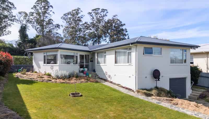 14 Oxford Street, Holmes Hill