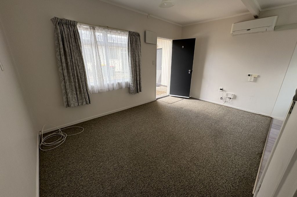 Spacious One-Bedroom unit for rent - Prime central location 3