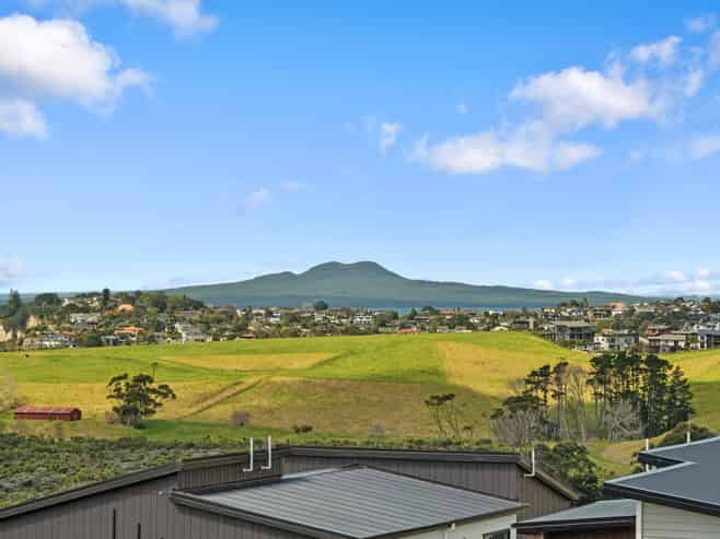 220 Vaughans Road, Long Bay