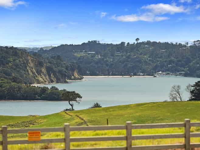 220 Vaughans Road, Long Bay
