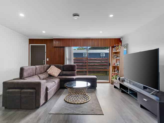 2/224 Russell Road, Manurewa