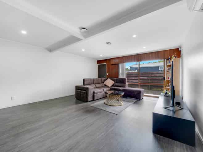 2/224 Russell Road, Manurewa