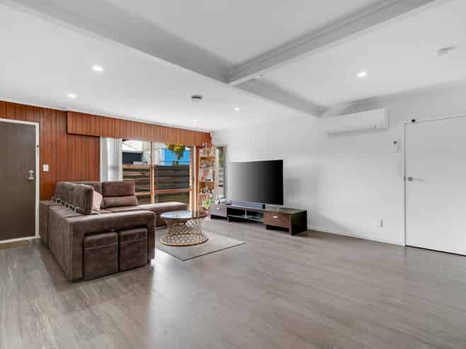 2/224 Russell Road, Manurewa