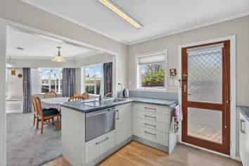 1/4 Alyson Place, Stoke
