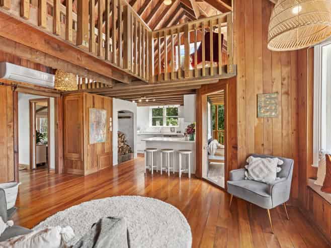 83 Anawhata Road, Piha
