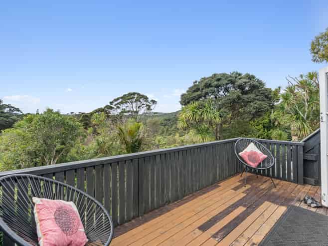 83 Anawhata Road, Piha