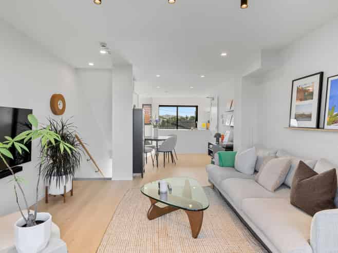 2/35 Centreway Road, Orewa