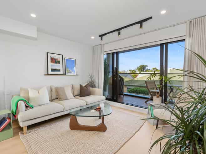 2/35 Centreway Road, Orewa