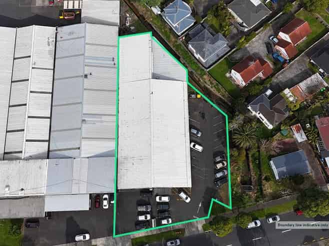 High-profile Site + Substantial Secure Yard