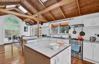 121 Teal Valley Road, Hira