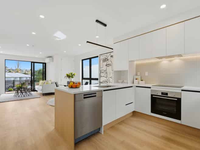 1/137 Moore Street, Hillcrest