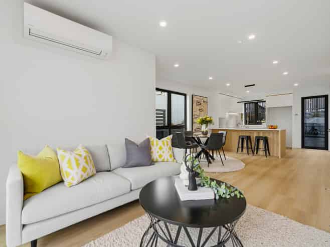 1/137 Moore Street, Hillcrest
