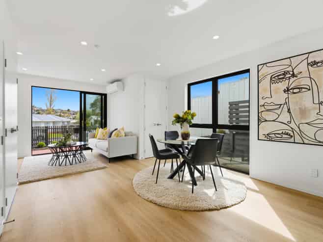 1/137 Moore Street, Hillcrest