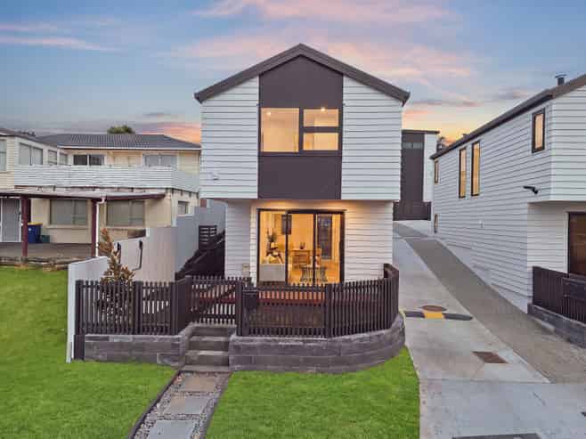1/137 Moore Street, Hillcrest