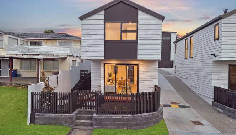 1/137 Moore Street, Hillcrest