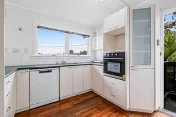 548 Whangaparaoa Road , Stanmore Bay