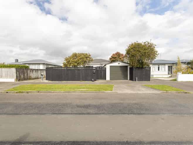 28 Aberdeen Avenue, TAKARO