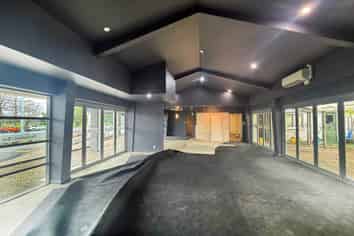 VACANT RESTAURANT
