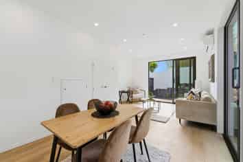 7/137 Moore Street, Hillcrest