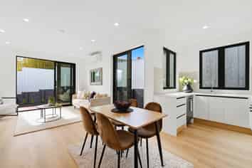 7/137 Moore Street, Hillcrest