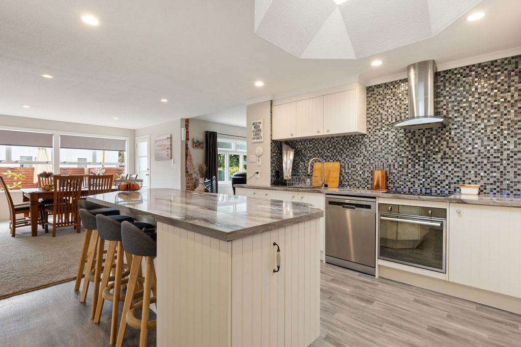 Location, Distinctive & Enchanting 4