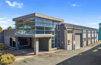 Prime exposure - warehouse, office and yard