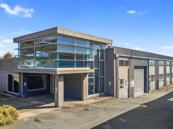 Prime exposure - warehouse, office and yard