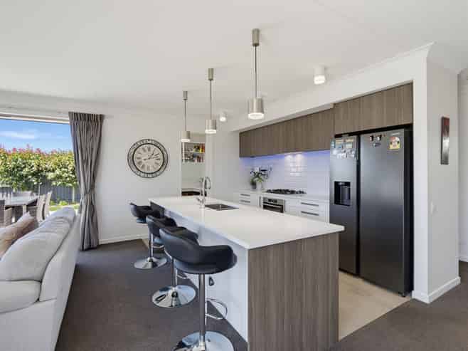 12 Hamlett Drive, Woodend