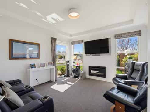 12 Hamlett Drive, Woodend