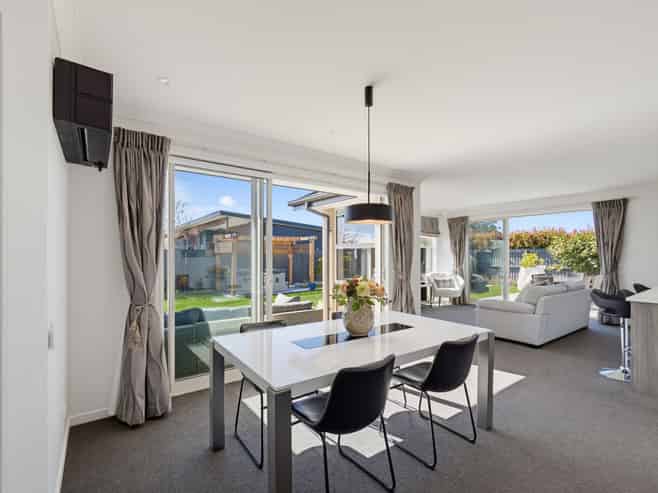 12 Hamlett Drive, Woodend