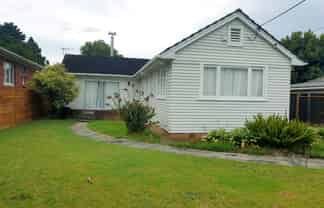 6 River Road, Te Atatu Peninsula