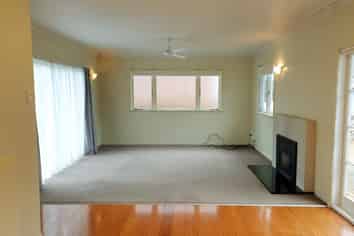 6 River Road, Te Atatu Peninsula
