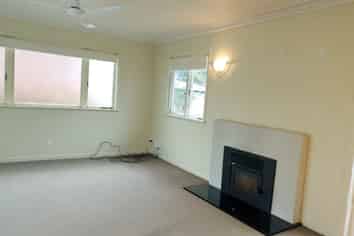 6 River Road, Te Atatu Peninsula